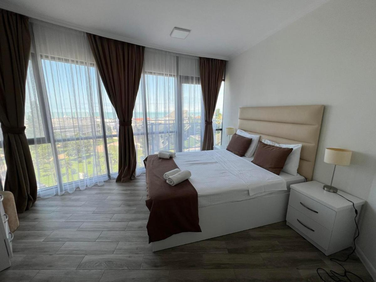 Holiday Lux Tower Batumi Eksteriør bilde