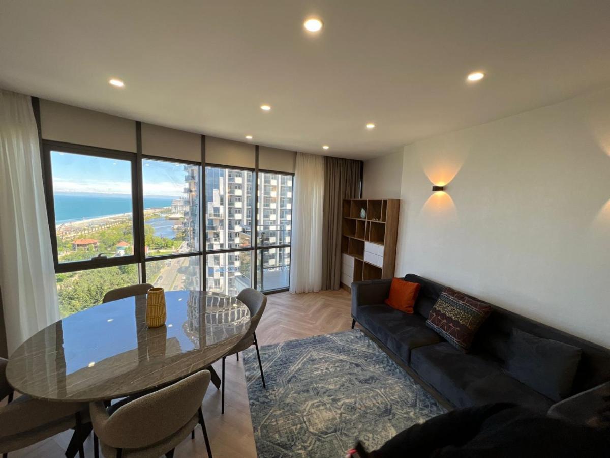 Holiday Lux Tower Batumi Eksteriør bilde