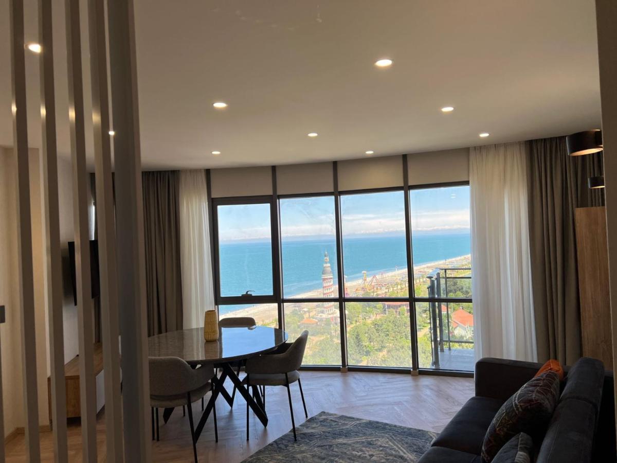 Holiday Lux Tower Batumi Eksteriør bilde