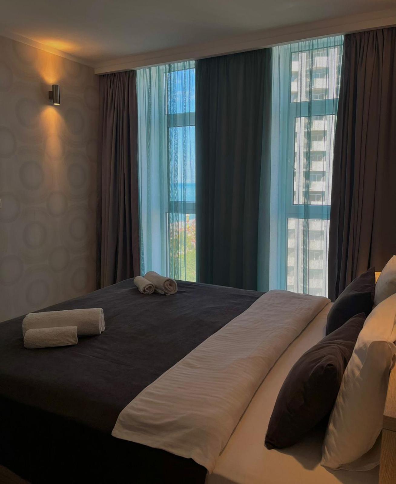 Holiday Lux Tower Batumi Eksteriør bilde