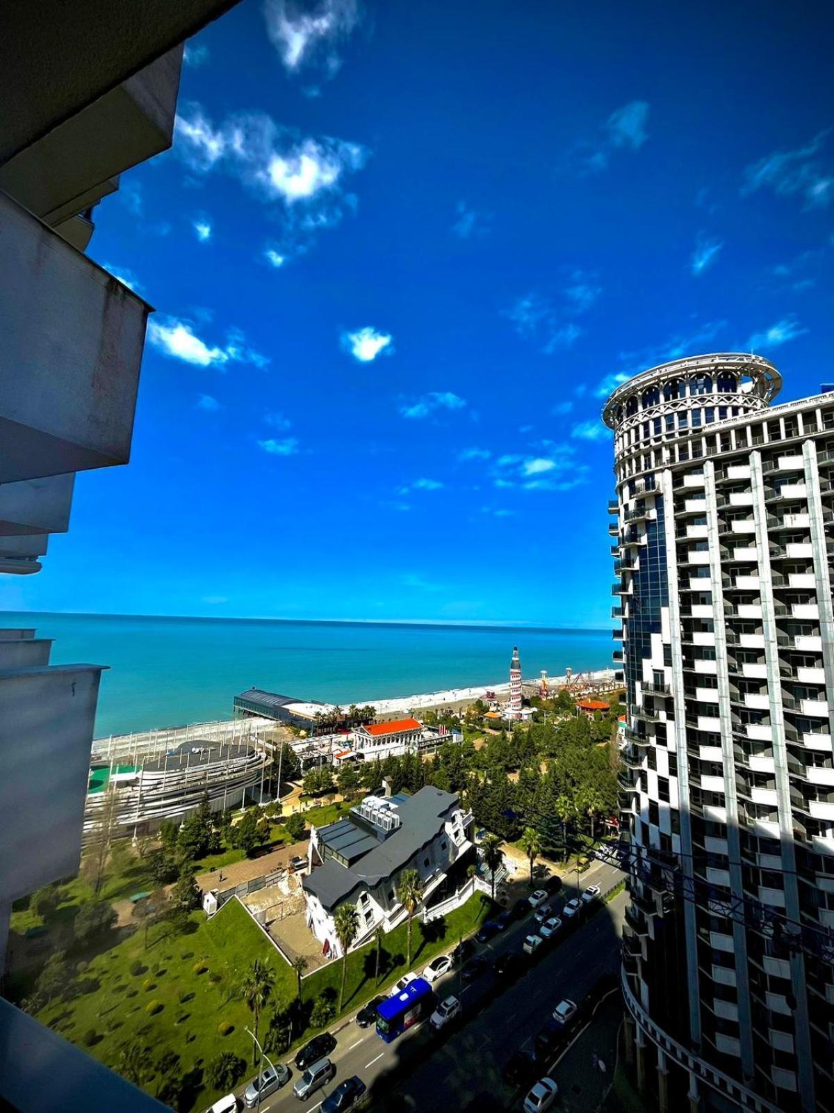 Holiday Lux Tower Batumi Eksteriør bilde