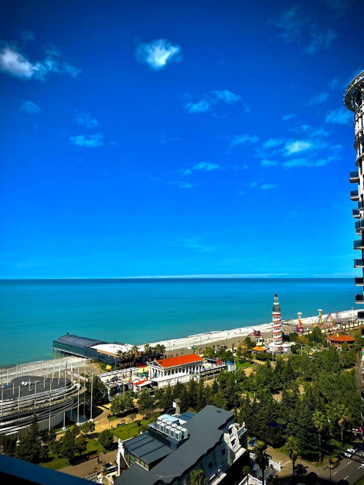 Holiday Lux Tower Batumi Eksteriør bilde