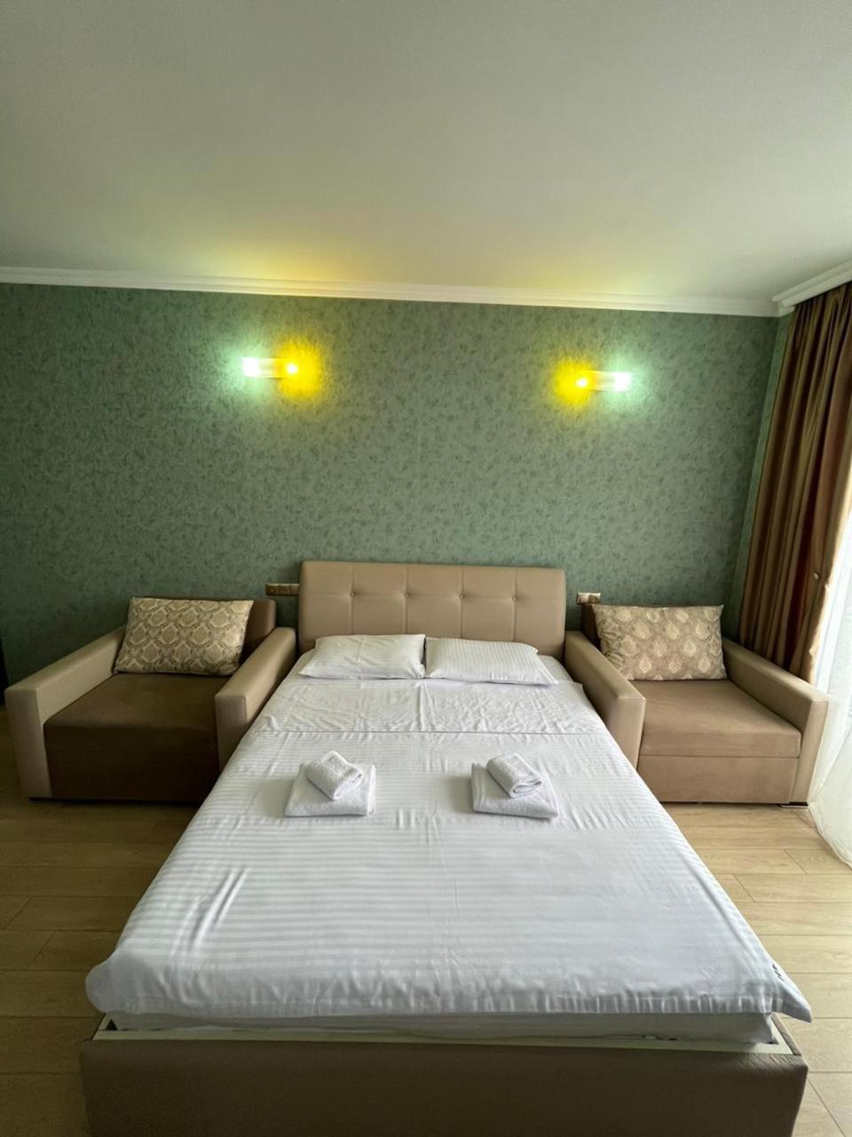 Holiday Lux Tower Batumi Eksteriør bilde