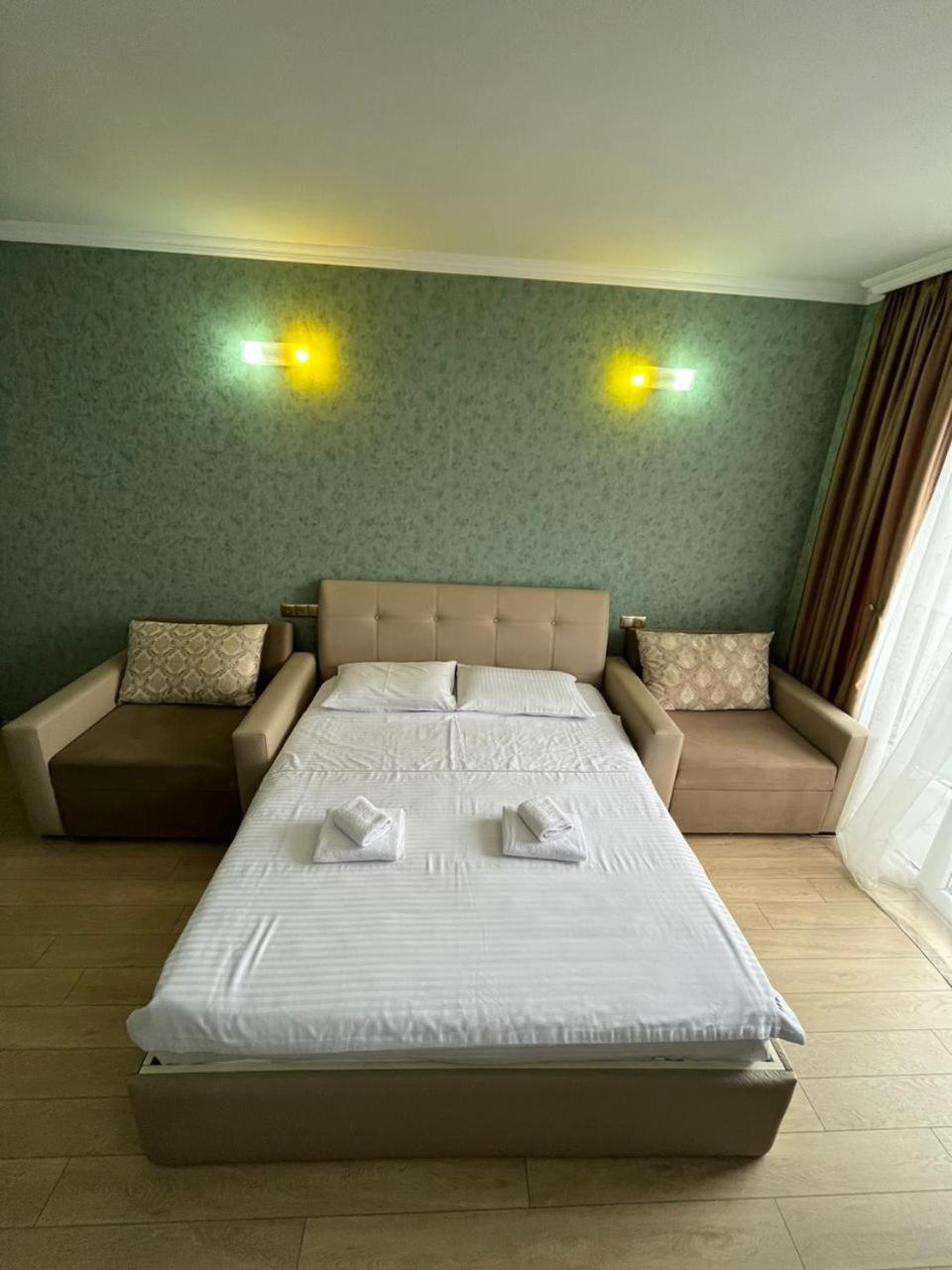 Holiday Lux Tower Batumi Eksteriør bilde
