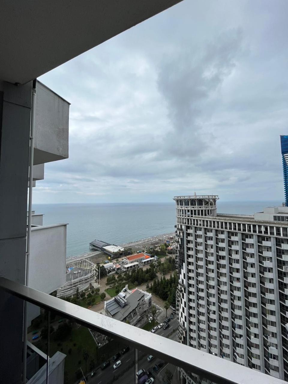 Holiday Lux Tower Batumi Eksteriør bilde