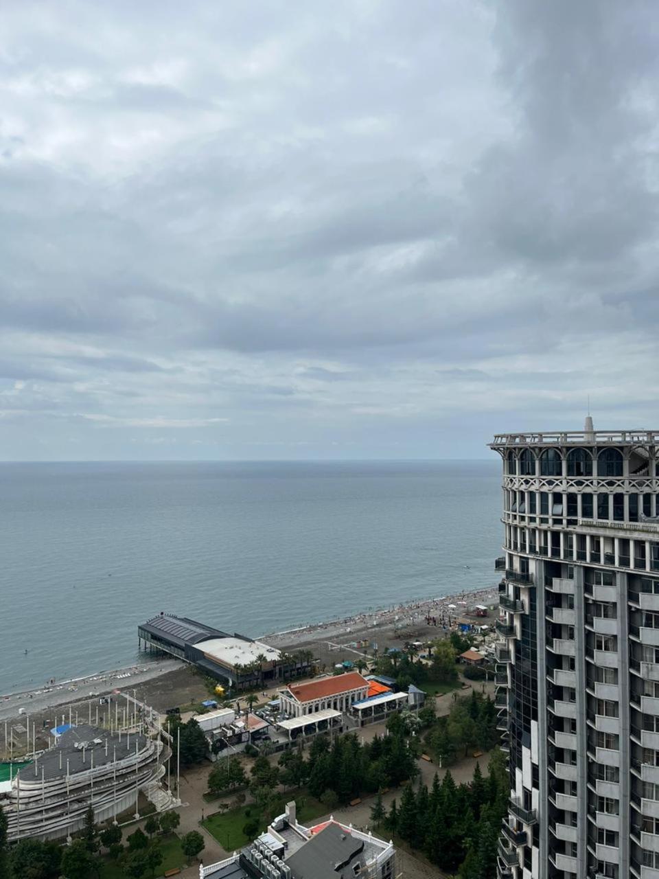 Holiday Lux Tower Batumi Eksteriør bilde