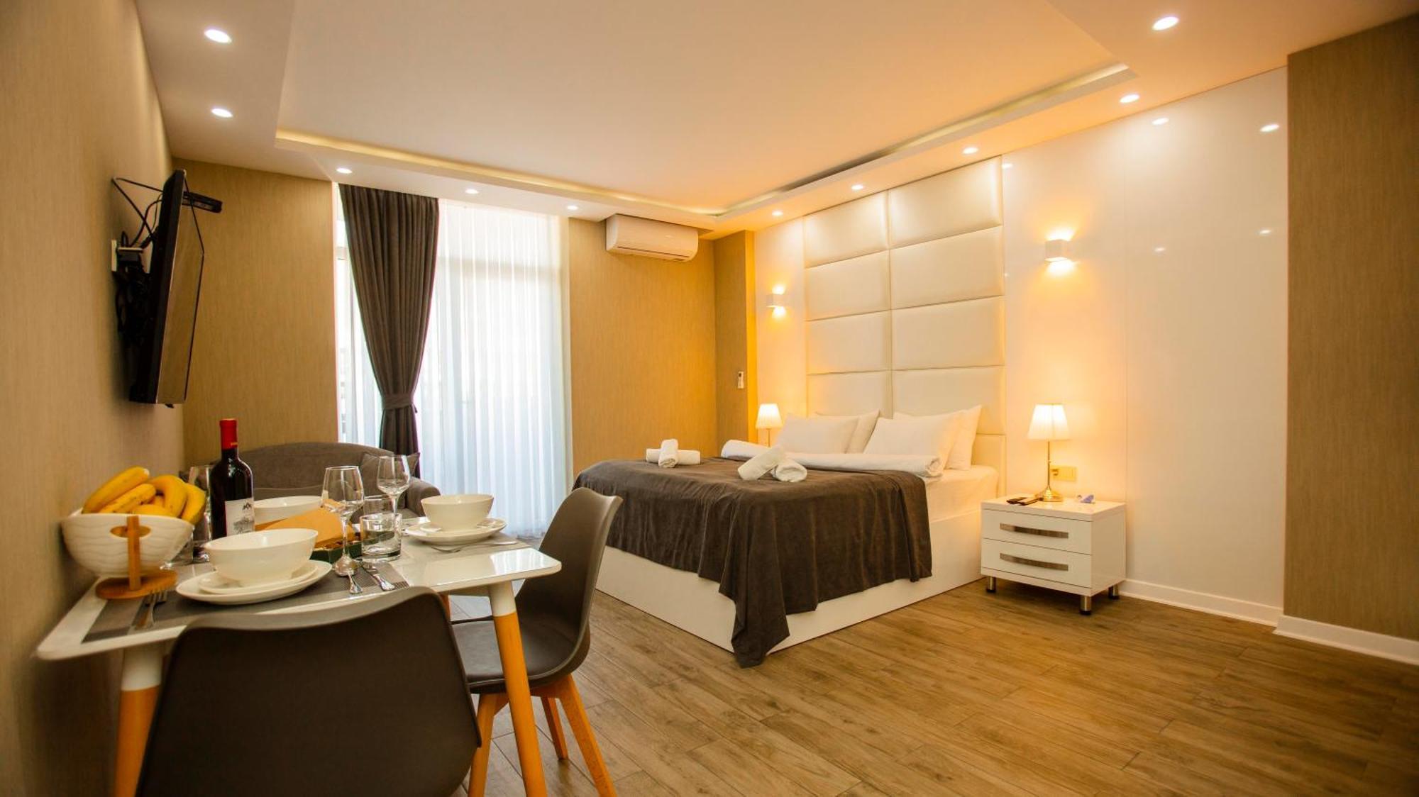 Holiday Lux Tower Batumi Eksteriør bilde