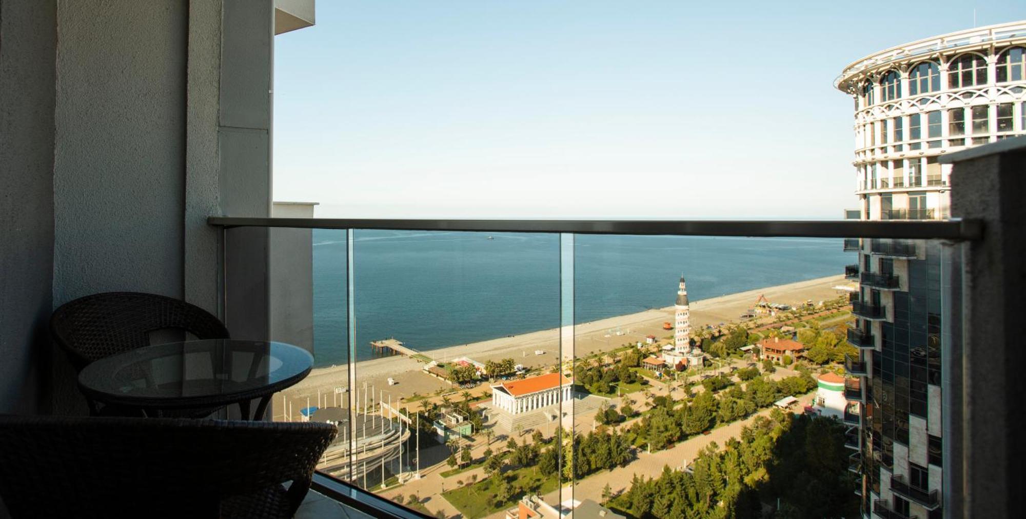 Holiday Lux Tower Batumi Eksteriør bilde