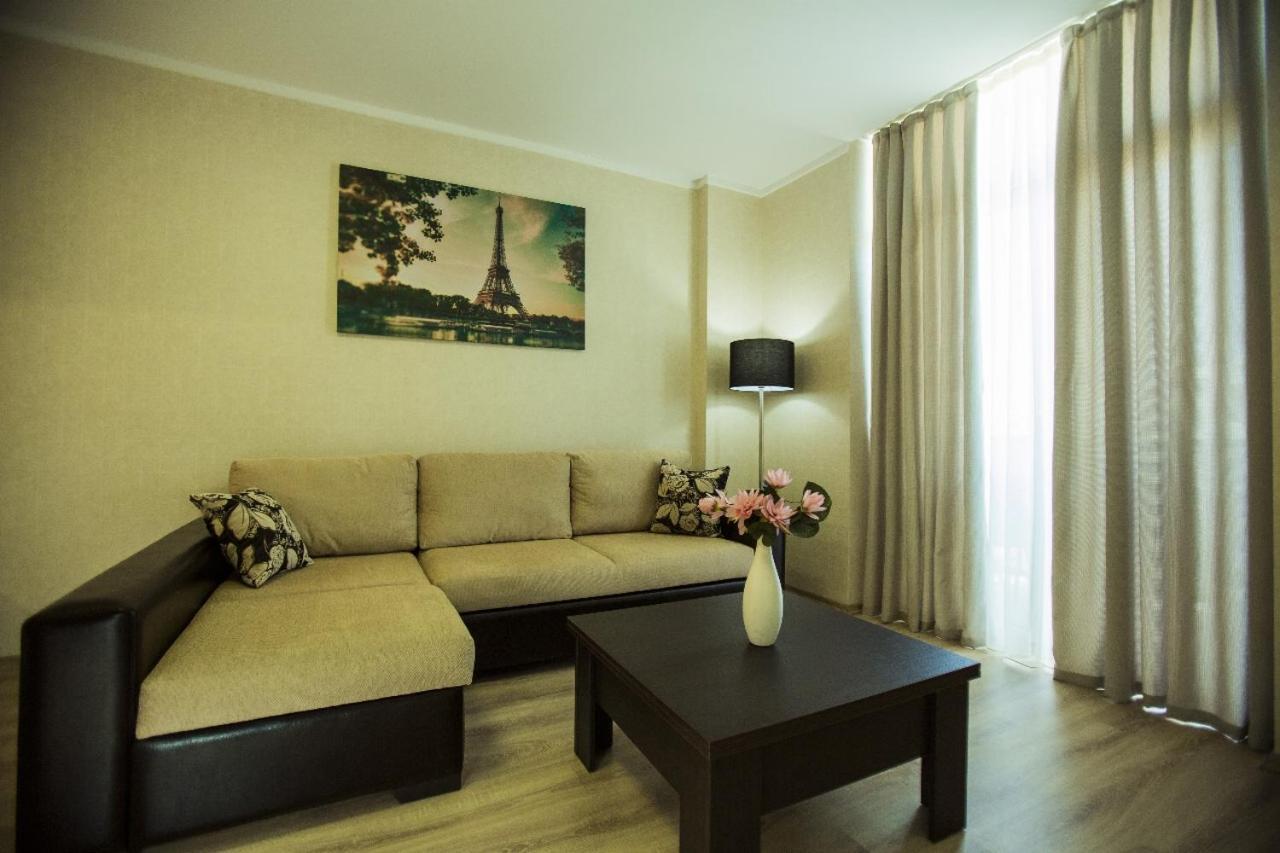 Holiday Lux Tower Batumi Eksteriør bilde