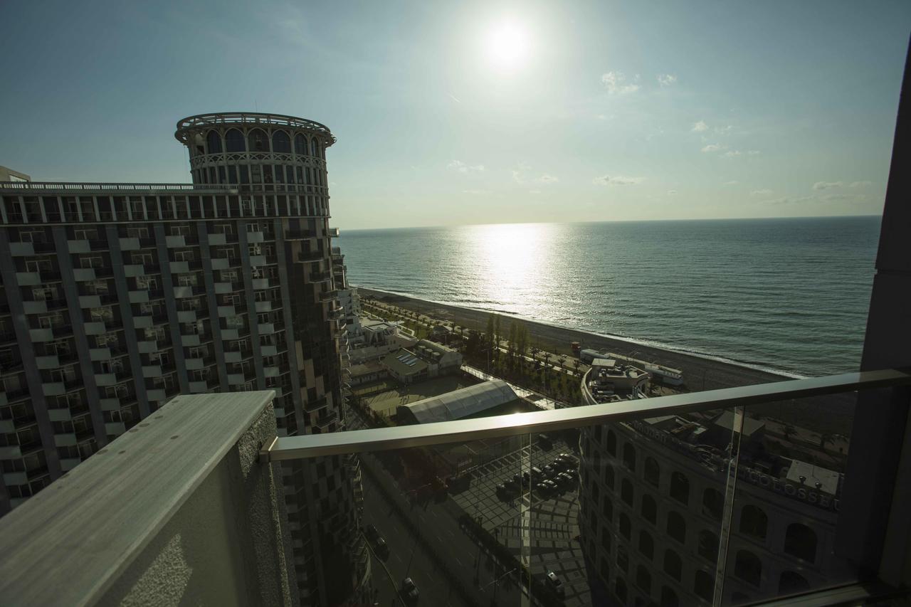 Holiday Lux Tower Batumi Eksteriør bilde