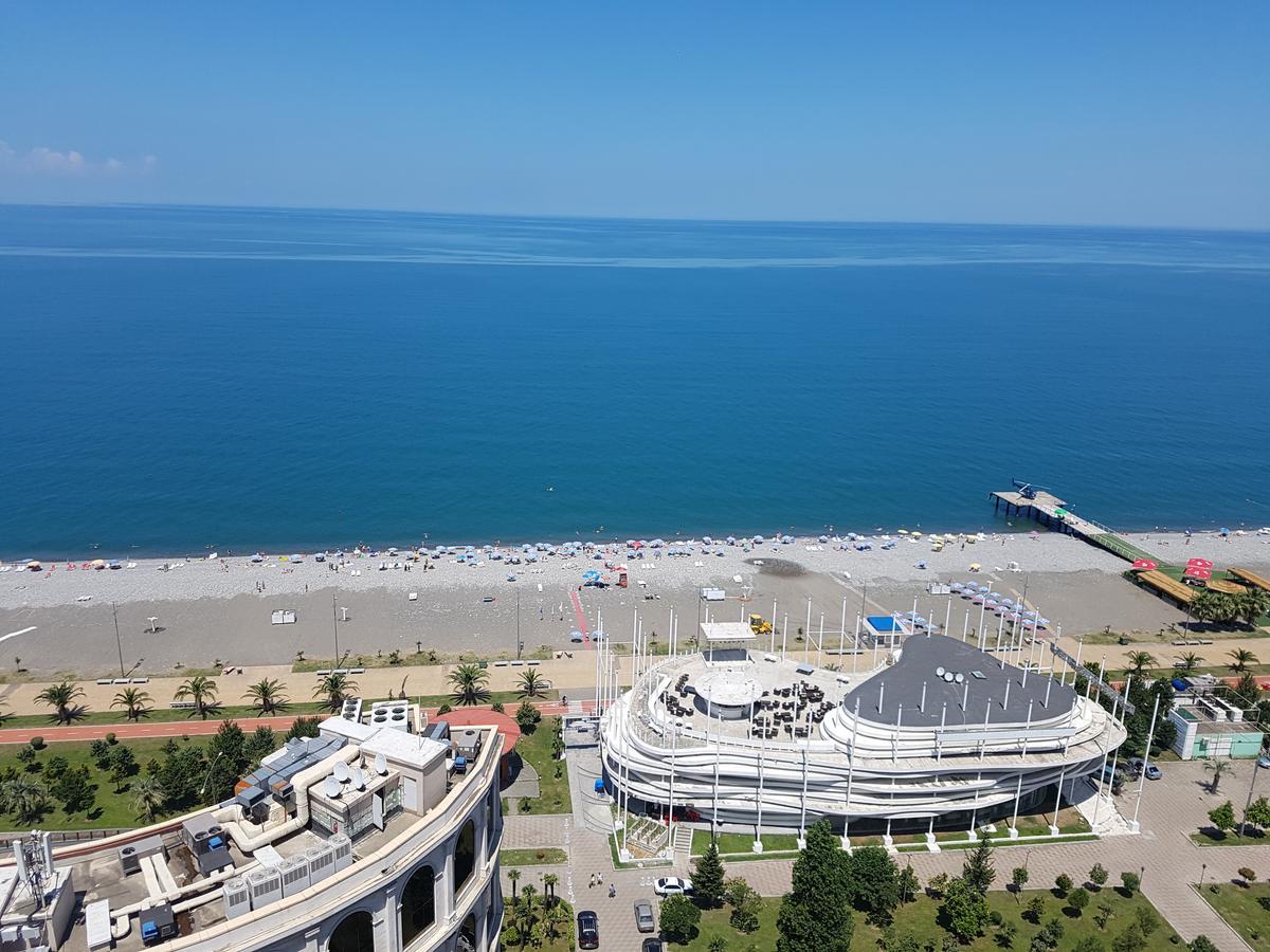Holiday Lux Tower Batumi Eksteriør bilde