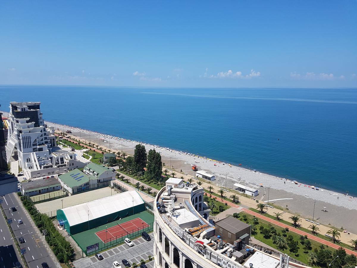Holiday Lux Tower Batumi Eksteriør bilde